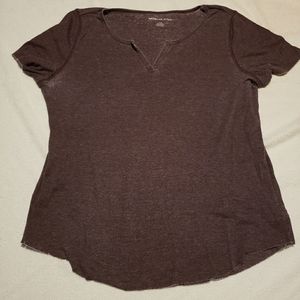 American Eagle v-neck tee